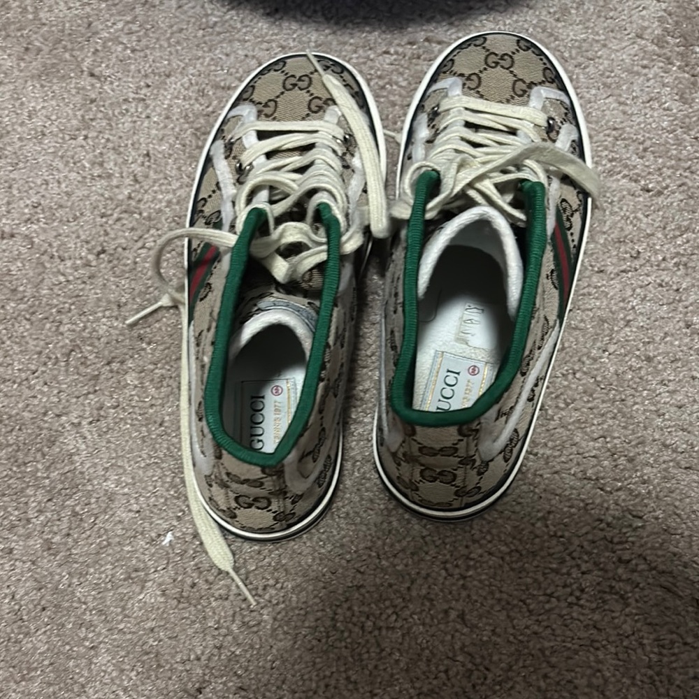 Gucci Cream and Green Sneakers with Iconic Design - Picture 4 of 7